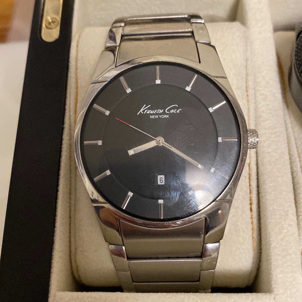 Mens Kenneth Cole Watch. Silver